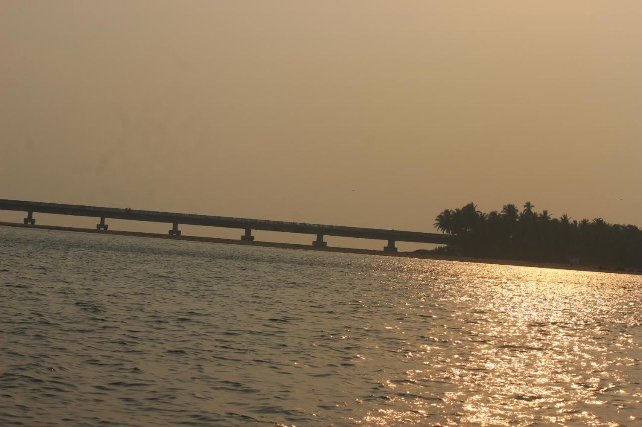 Maleyam Homestay Riverside Kozsíkóde Kültér fotó